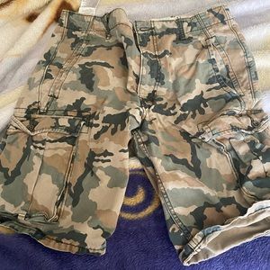 Levi’s Cargo Shorts Waist 30 CAMO